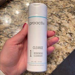 Proactiv renewing cleanser